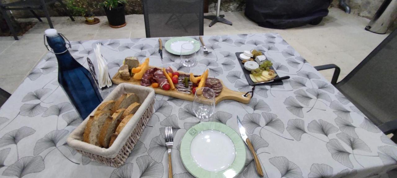 Domaine Les Garrigues Bed and Breakfast Puygaillard-de-Quercy Eksteriør billede