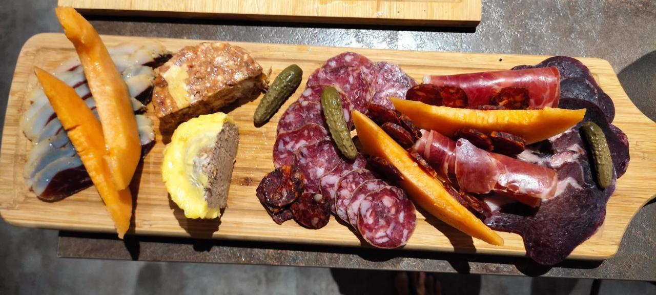 Domaine Les Garrigues Bed and Breakfast Puygaillard-de-Quercy Eksteriør billede
